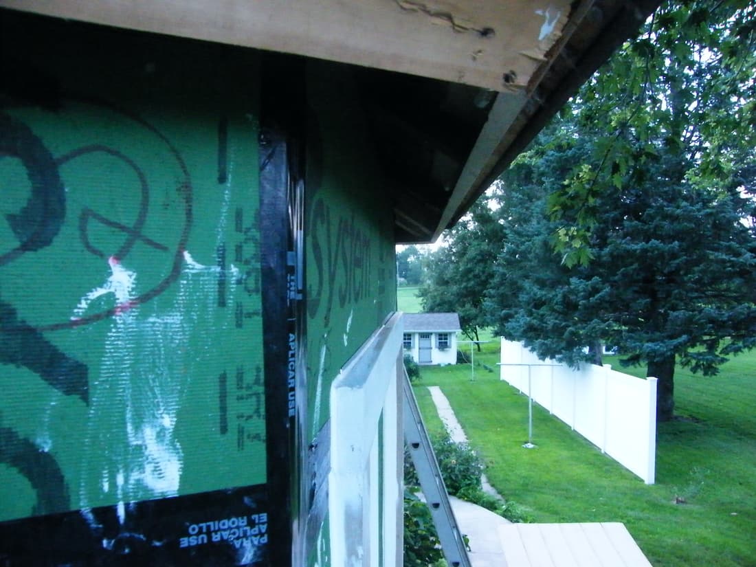 The bay fascia off, with the roof edge opened up.