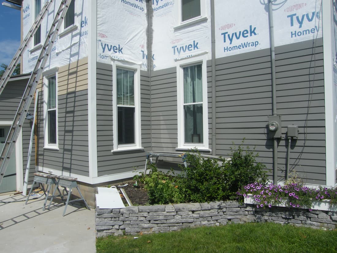 Both walls sided up the first storey at the west and south corner.